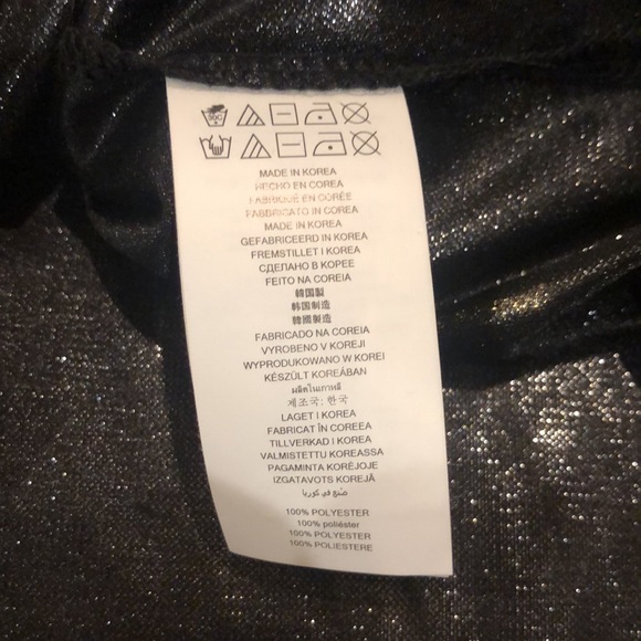 Brand🆕❤️🔥❤️ MICHAEL Michael Korse Slick Foil Cold Shoulder Top - Picture 7 of 13